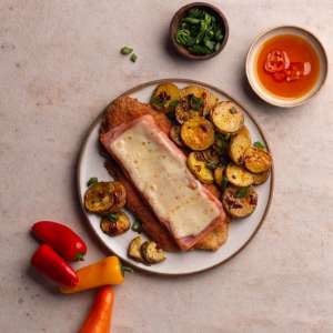 Suprema napolitana con papas bravas miniatura 1