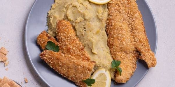 Filet de merluza rebozado con salvado de avena y batata