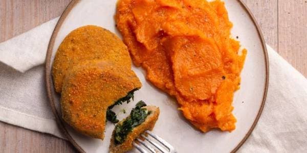 Milanesa de soja con acelga y puré de calabaza
