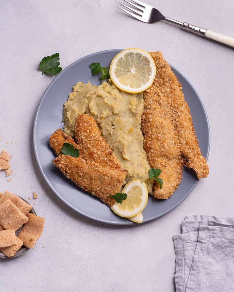 Filet de merluza rebozado con salvado de avena y batata