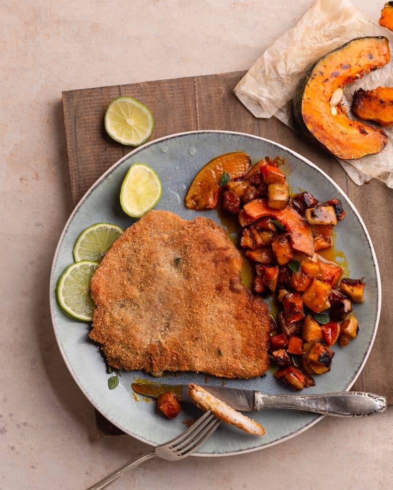 Milanesa de cerdo con calabazas asadas