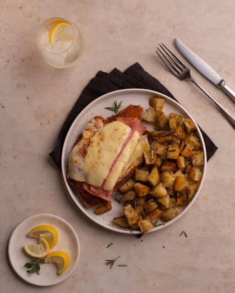 Milanesa napolitana con papas al horno