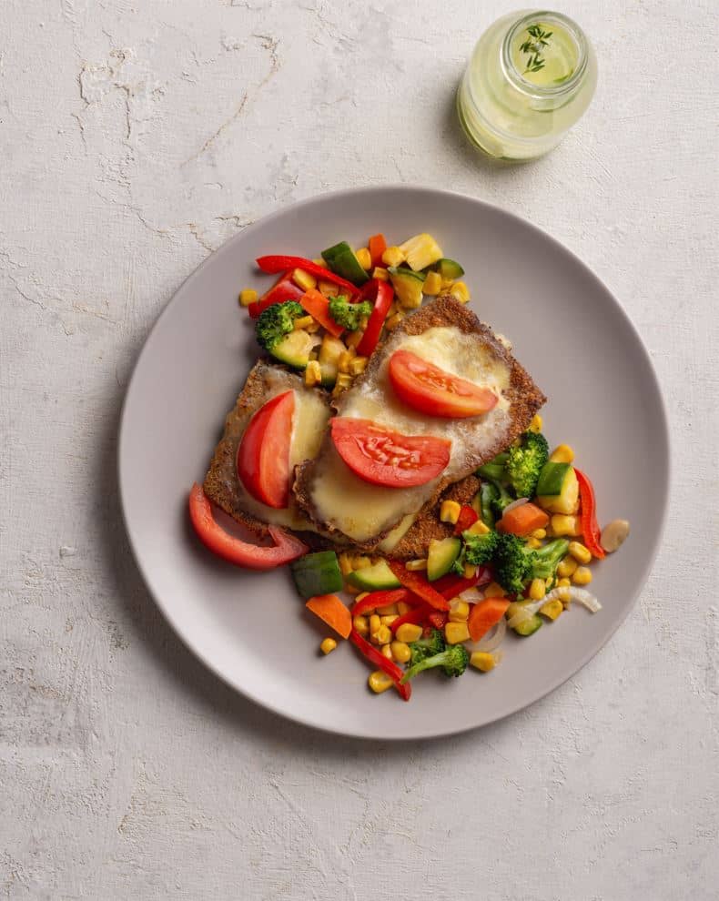 Milanesas de berenjena napolitana con verduras