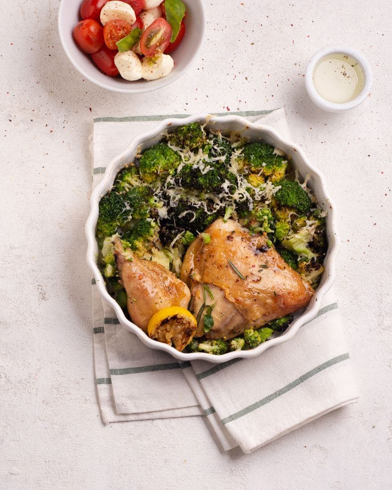 Pollo al horno con brócoli gratinado